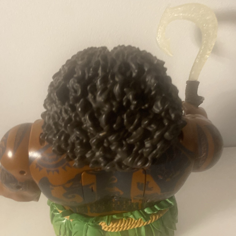 Disney Store Moana Maui Doll Talking Singing Fish Hook 12" - TESTED WORKING - Picture 8 of 16